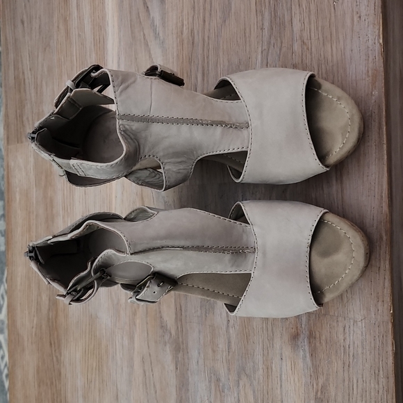 Nine West Shoes - Nine West Erino Gray Leather Platform Wedge Gladiator Sandals 9 M PREOWNED EUC